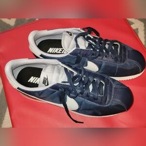 Nike Men's Navy and White Sneakers